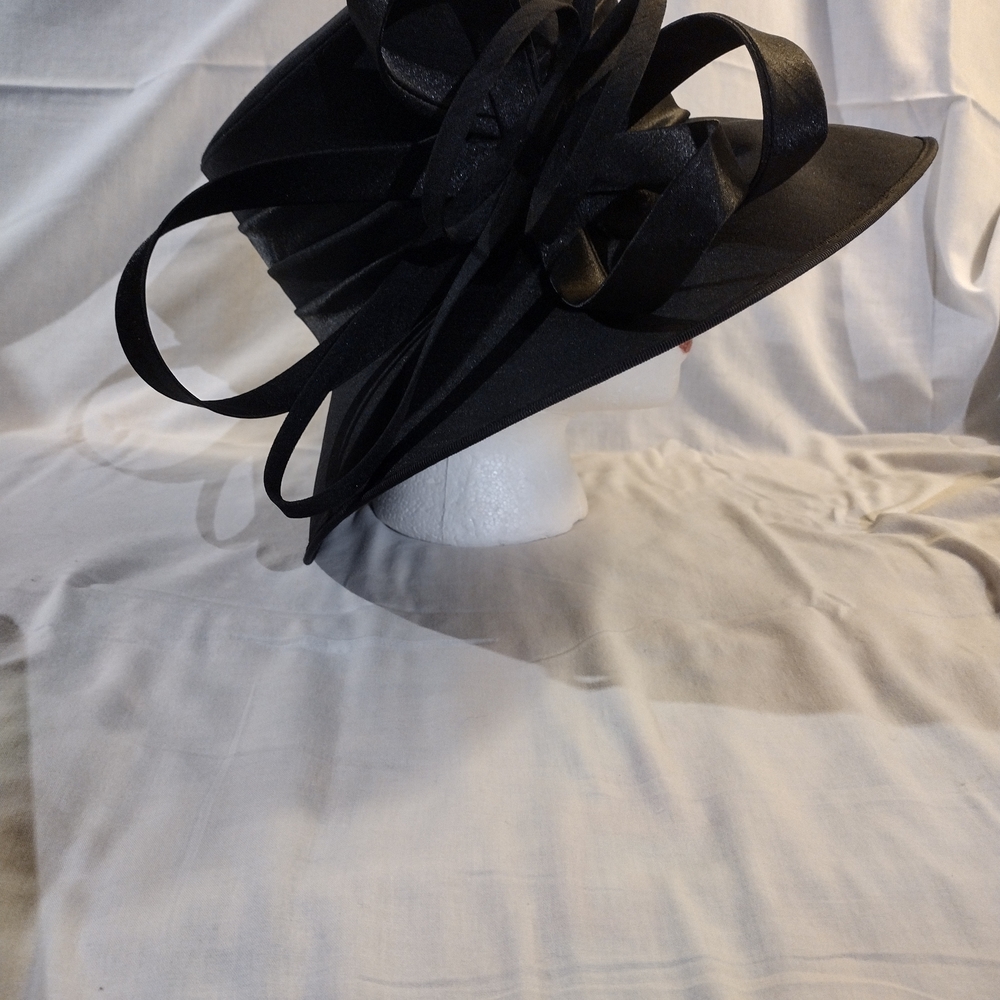 VANNI Black Women's Hat with Ribbon Detail - Picture 2 of 9